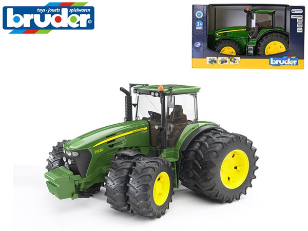 Bruder traktor John Deere 7930 na volný chod s dvojitými koly 36